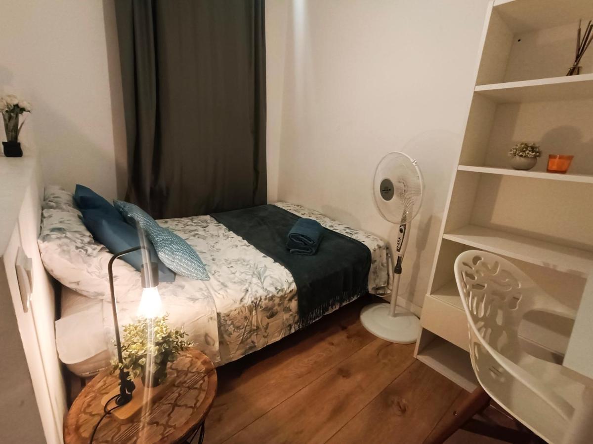 Private Rooms In Gothic Barcelona Exterior foto